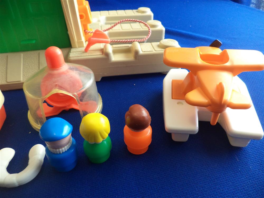 Fisher Price Little People Marina #2582 Complete  picture 8819