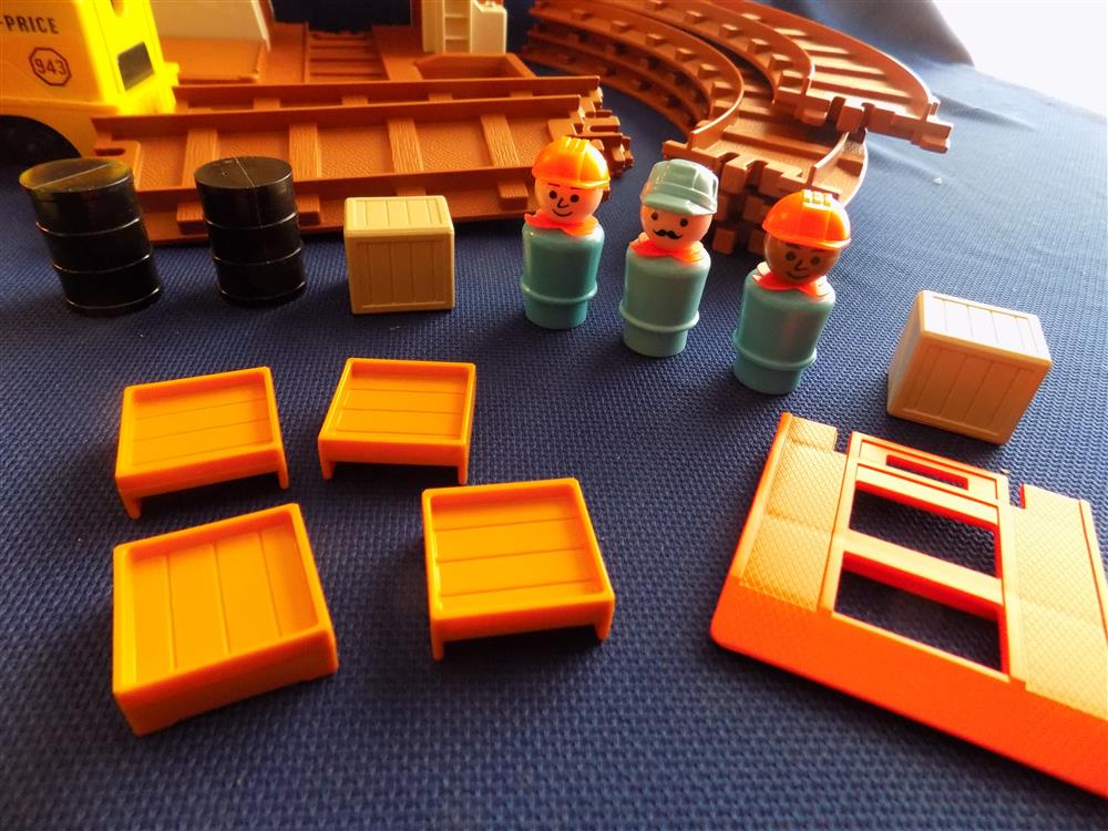 Fisher Price Little People #943 Lift and Load Railroad picture 2160
