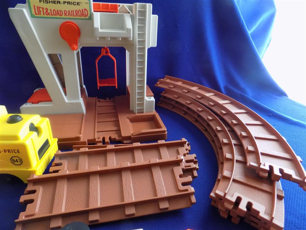 Fisher Price Little People #943 Lift and Load Railroad picture 2162
