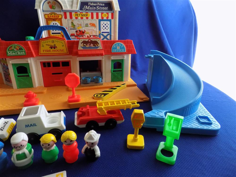 Fisher Price Little People Play Family Main Street #2500 picture 4414