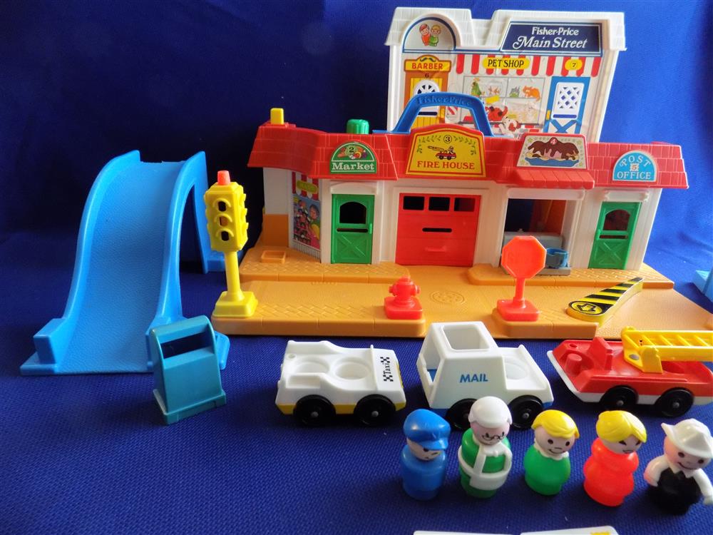 Fisher Price Little People Play Family Main Street #2500 picture 4415