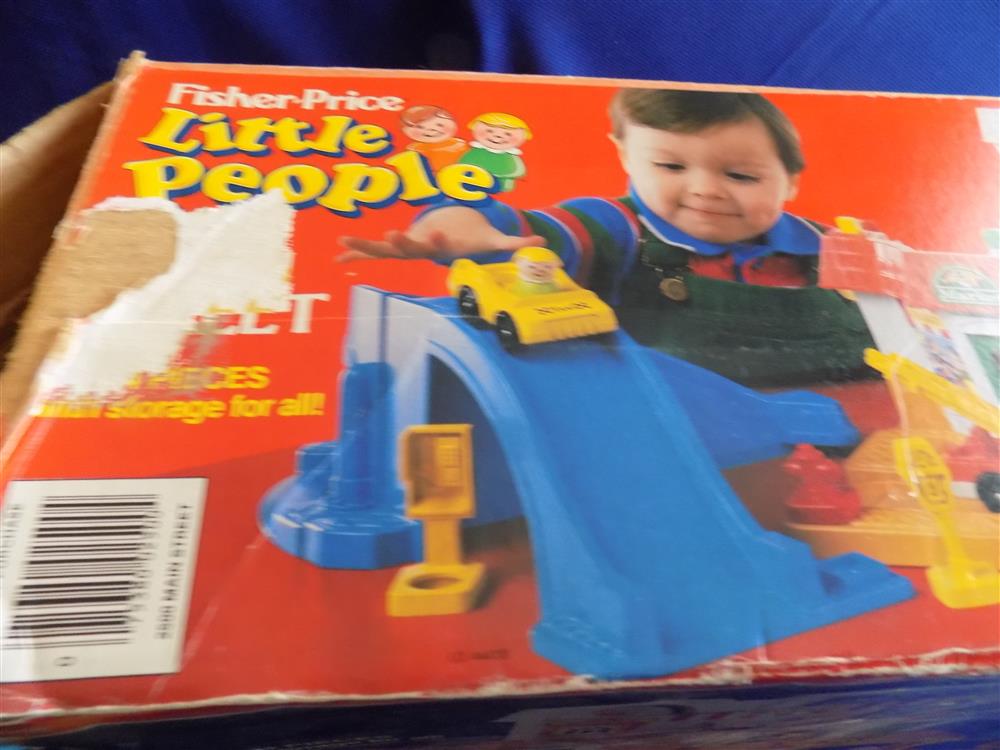 Fisher Price Little People Play Family Main Street #2500 picture 4422