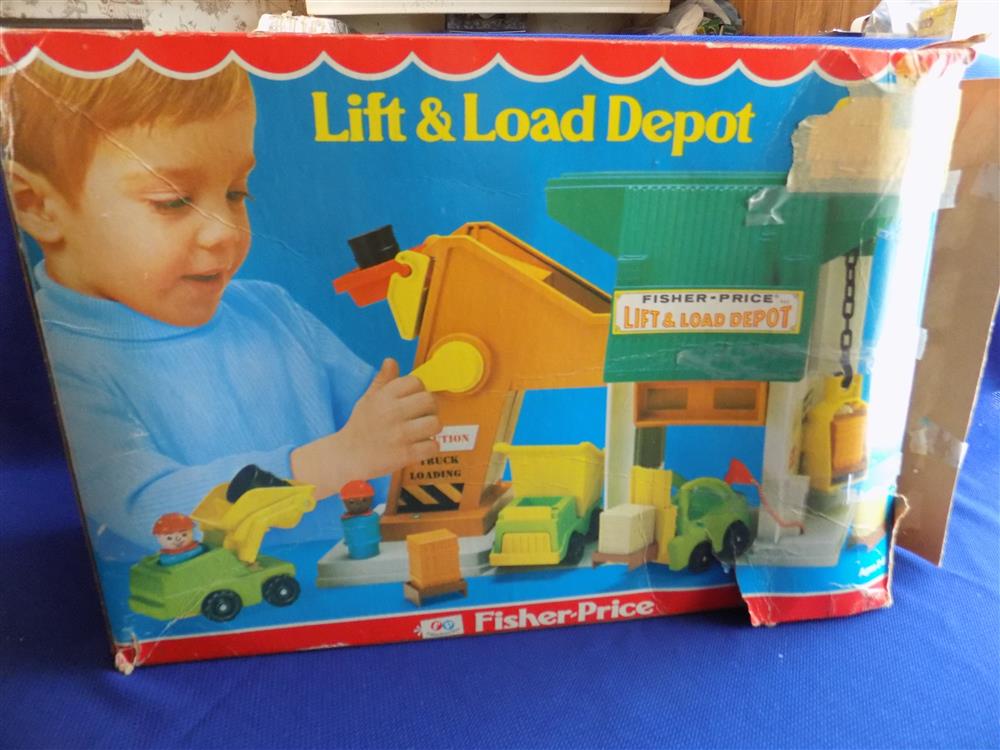 Fisher Price Little People Lift and Load Depot #942 picture 3201