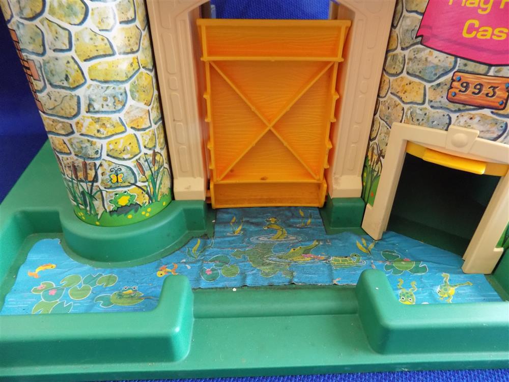 Fisher Price Little People Castle #993 Vintage Complete with blue flag picture 4365