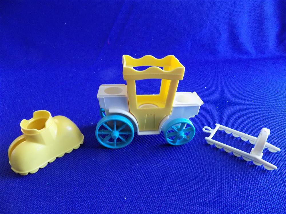 Fisher Price Little People Castle #993 Vintage Complete with blue flag picture 4370