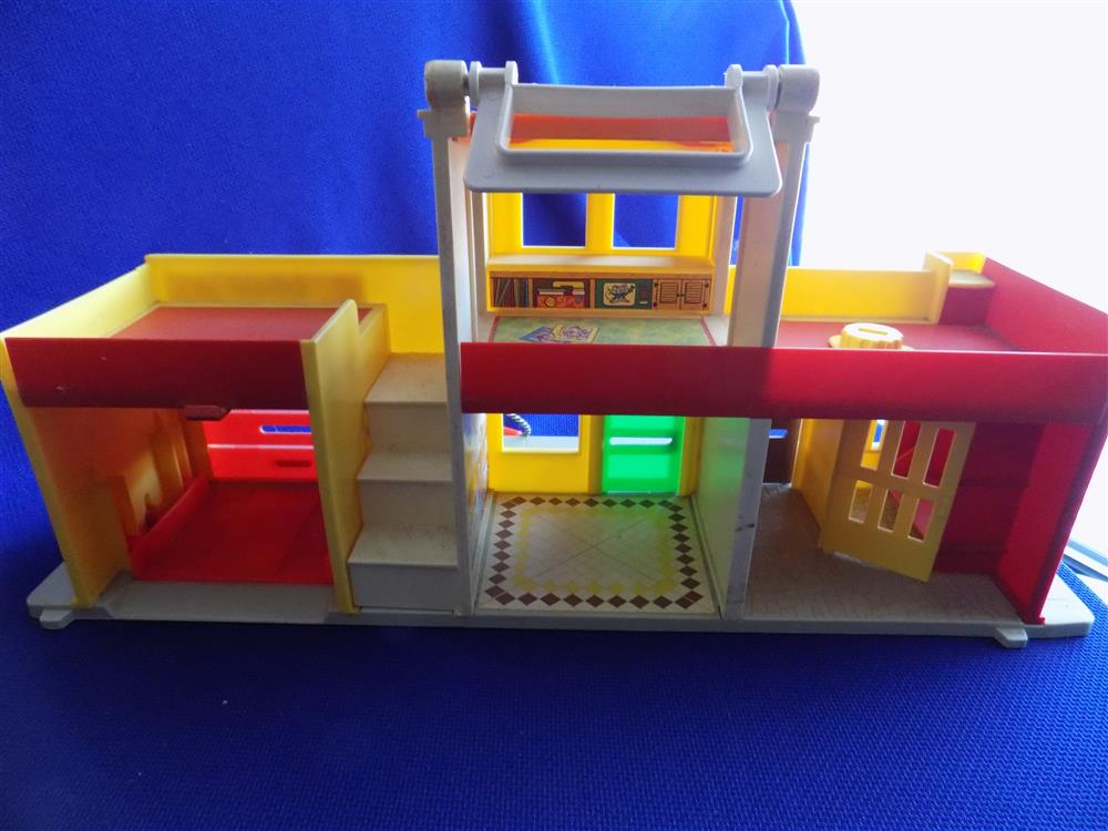 Fisher Price Little People Play Family Village #997 - Complete in Box picture 3244