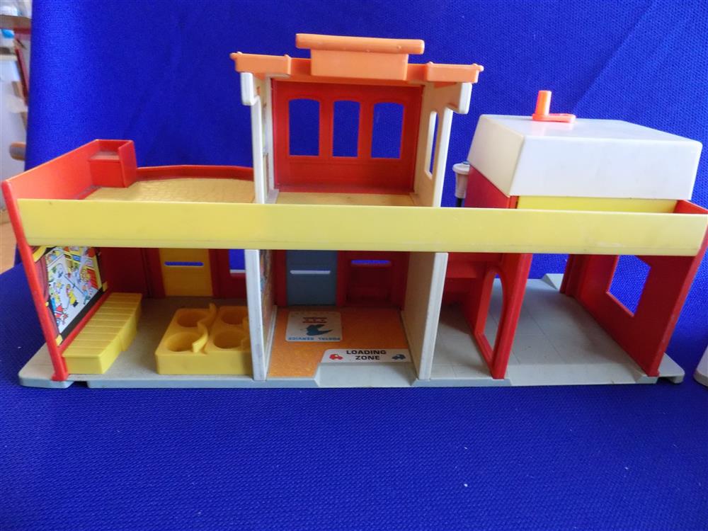 Fisher Price Little People Play Family Village #997 - Complete in Box picture 3245