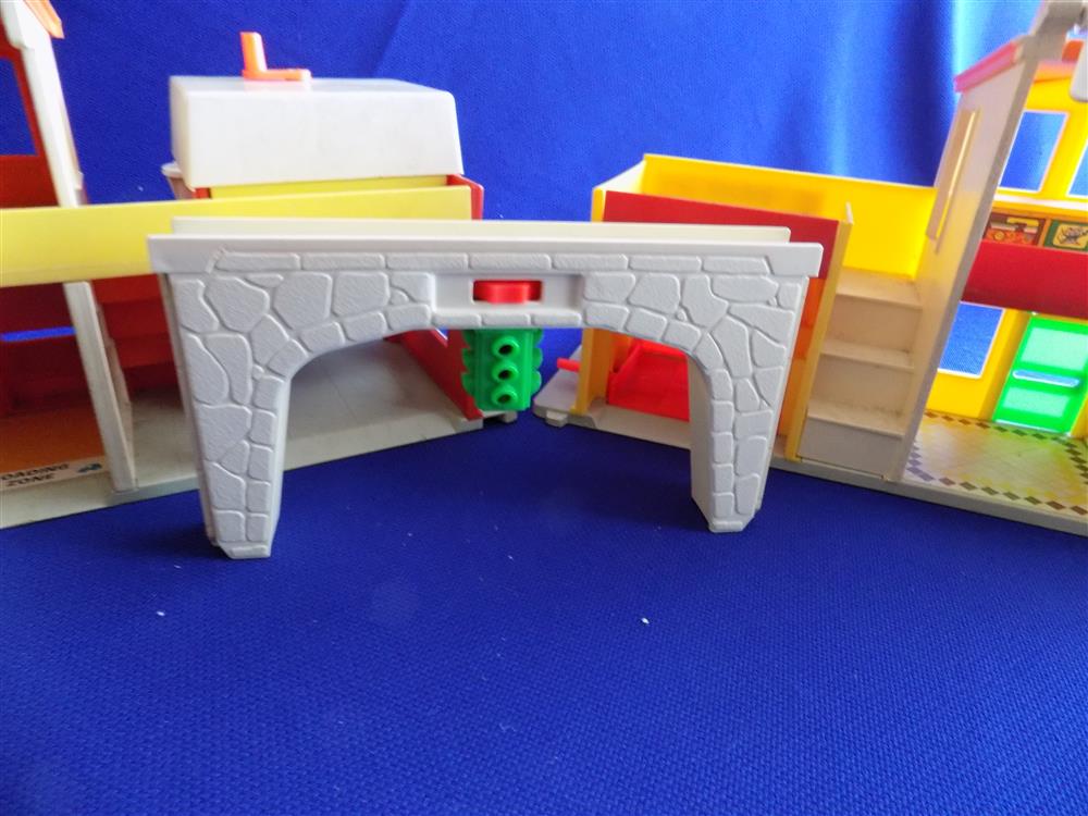 Fisher Price Little People Play Family Village #997 - Complete in Box picture 3233