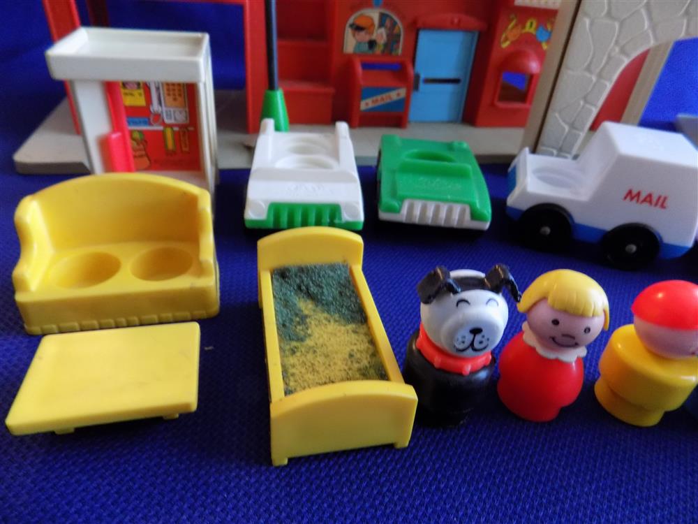 Fisher Price Little People Play Family Village #997 - Complete in Box picture 3234