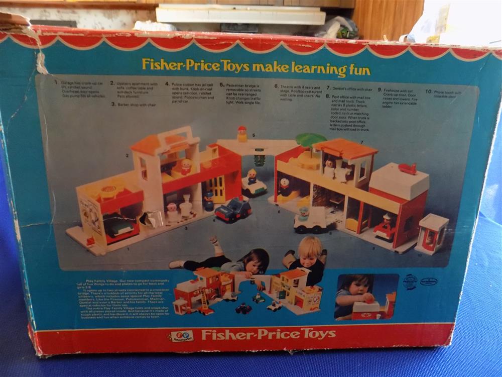 Fisher Price Little People Play Family Village #997 - Complete in Box picture 3239