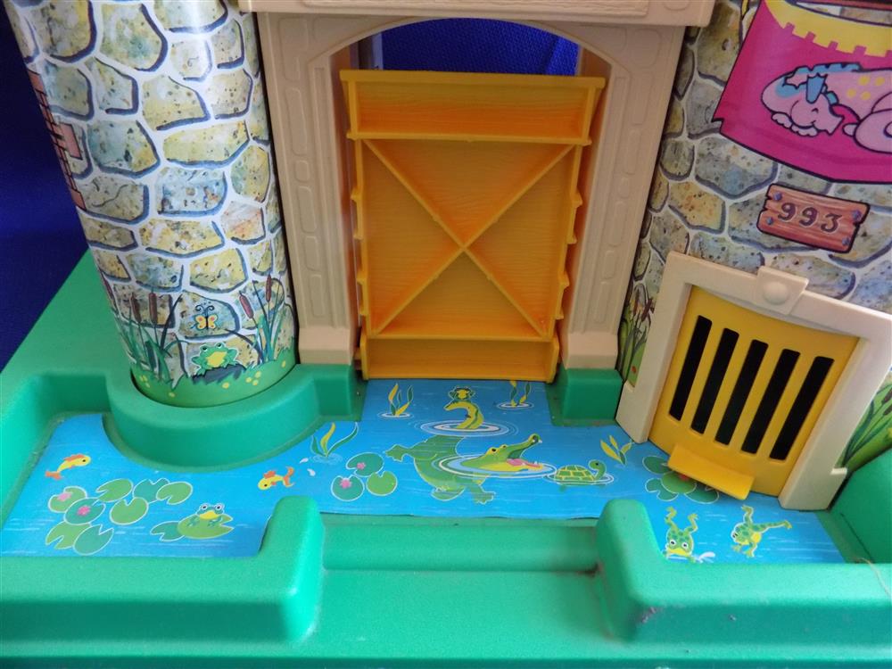 Fisher Price Little People Castle Collectors Edition #993 - Near mint set hard to find picture 4424