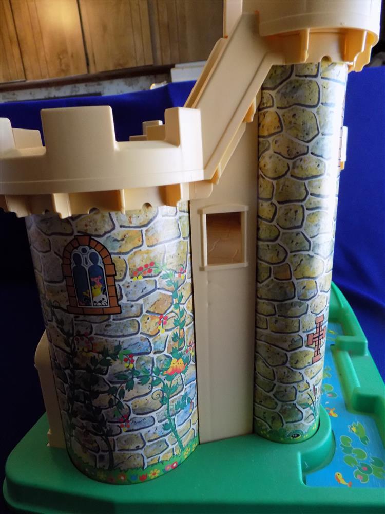 Fisher Price Little People Castle Collectors Edition #993 - Near mint set hard to find picture 4427