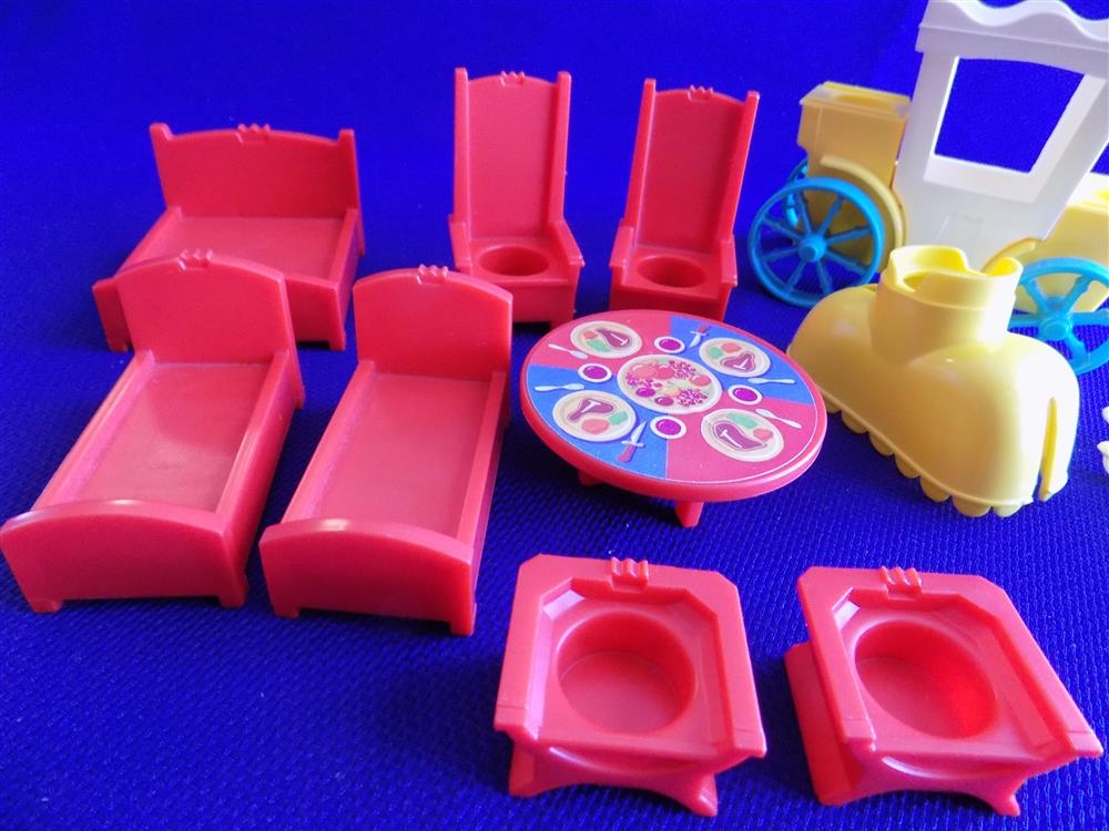 Fisher Price Little People Castle Collectors Edition #993 - Near mint set hard to find picture 4429