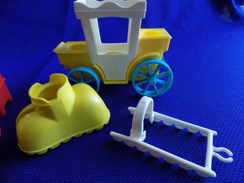 Fisher Price Little People Castle Collectors Edition #993 - Near mint set hard to find picture 4430