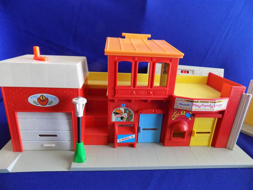 Fisher Price Little People Play Family Village #997 Complete -Near Mint in Box picture 4401