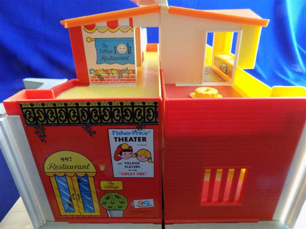 Fisher Price Little People Play Family Village #997 Complete -Near Mint in Box picture 4407