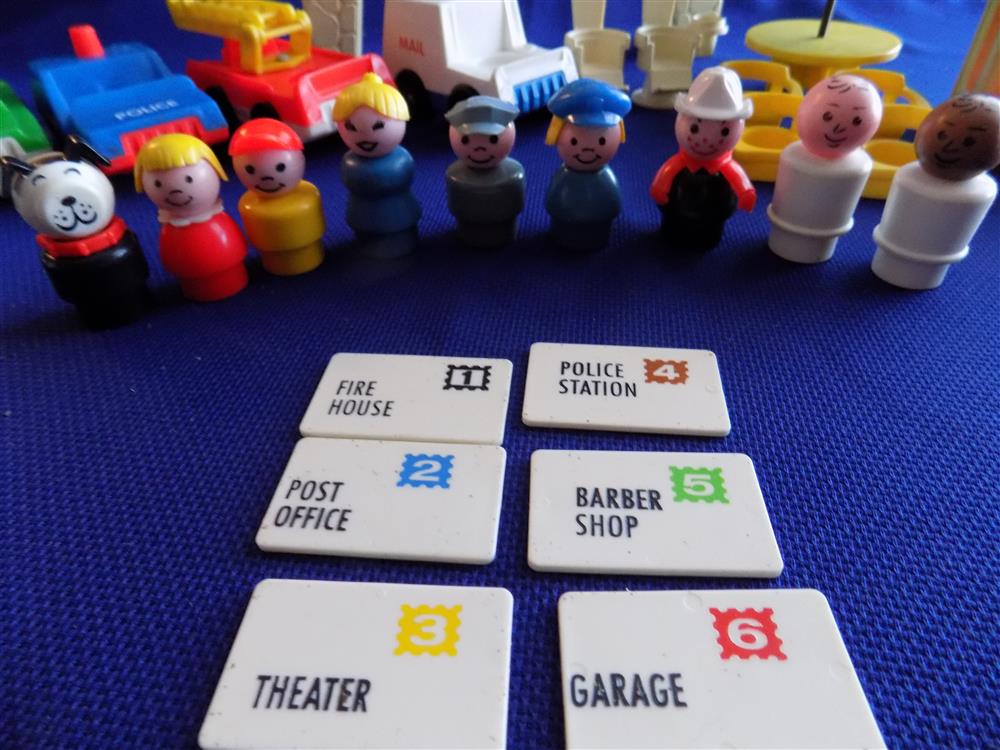 Fisher Price Little People Play Family Village #997 Complete -Near Mint in Box picture 4396