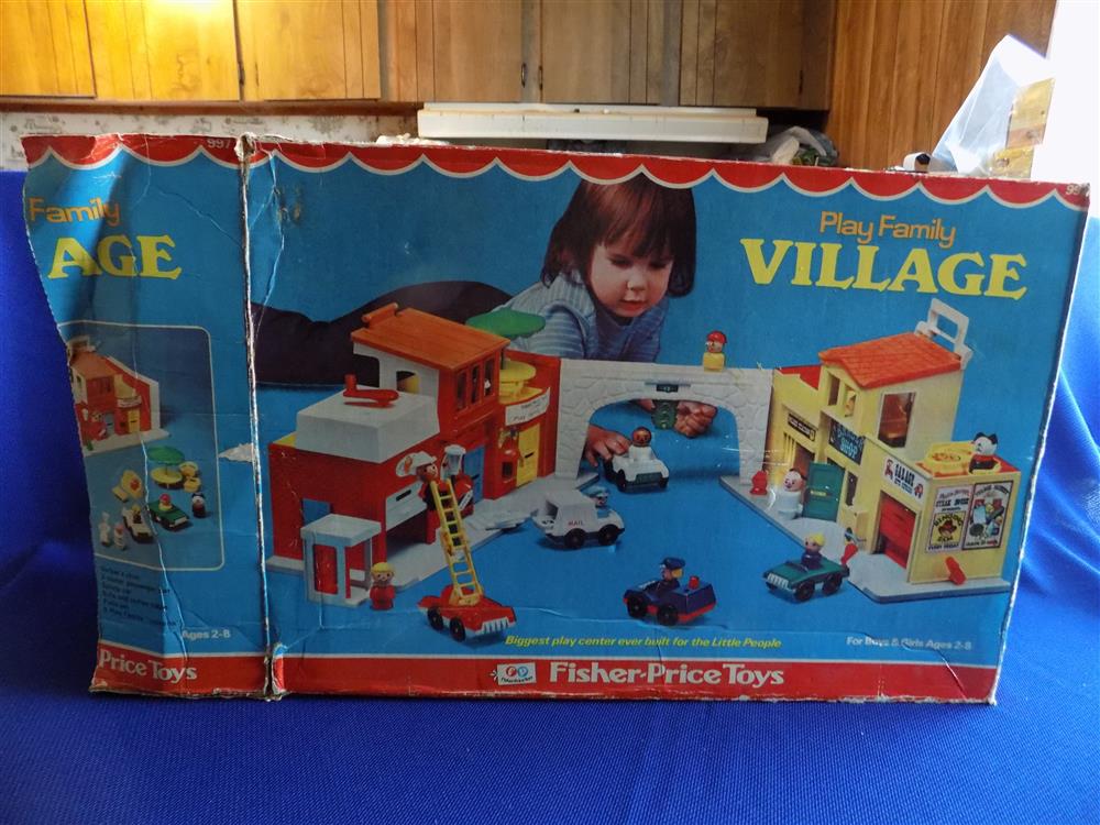 Fisher Price Little People Play Family Village #997 Complete -Near Mint in Box picture 4408