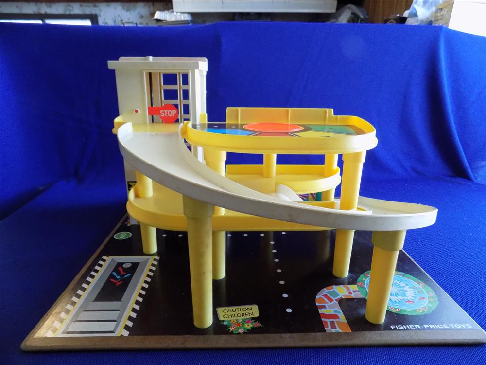 Fisher Price Little People Play Family Action Garage #930 picture 3339