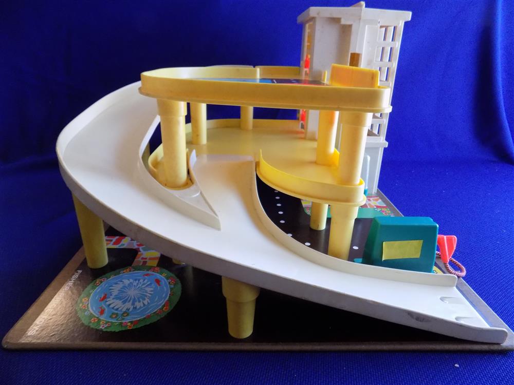 Fisher Price Little People Play Family Action Garage #930 picture 3340