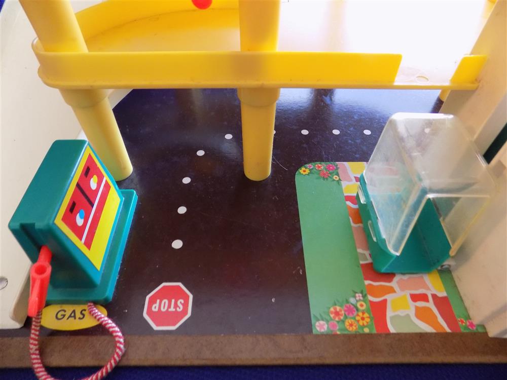 Fisher Price Little People Play Family Action Garage #930 picture 3343