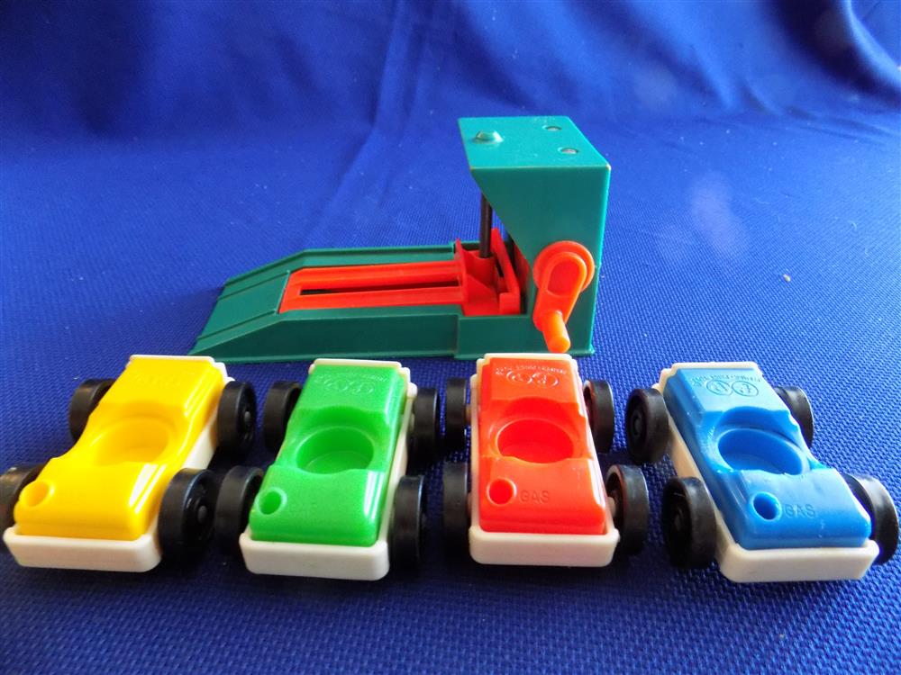 Fisher Price Little People Play Family Action Garage #930 picture 3336