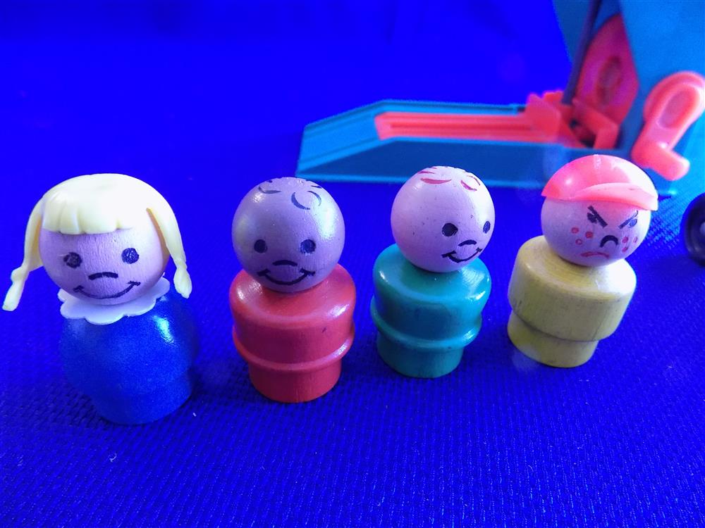 Fisher Price Little People Play Family Action Garage #930 picture 3337