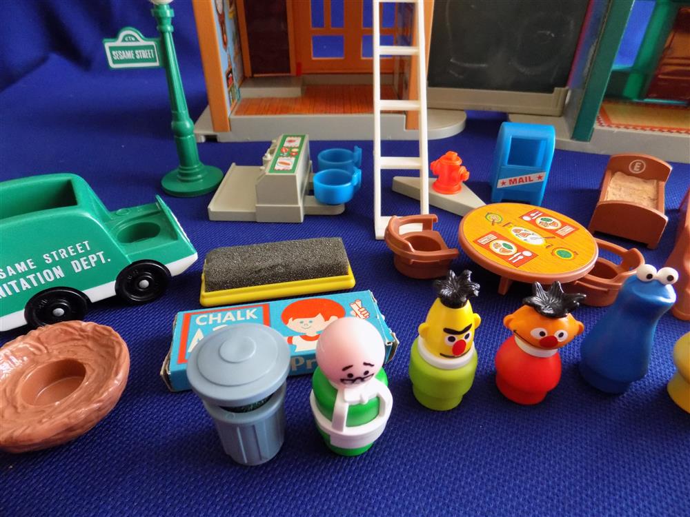 Fisher Price Play Family Sesame Street #938 Complete Mint in Box picture 3358
