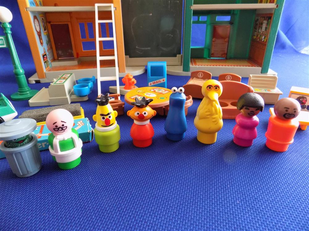 Fisher Price Play Family Sesame Street #938 Complete Mint in Box picture 3351