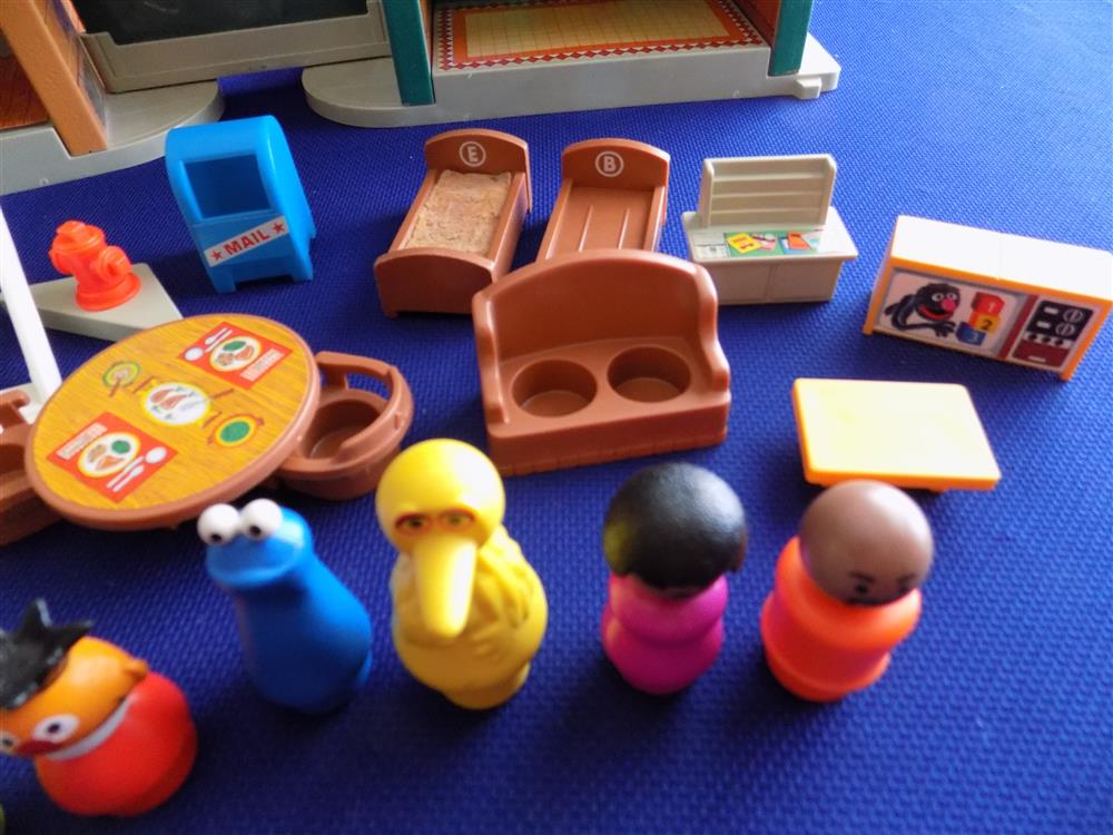 Fisher Price Play Family Sesame Street #938 Complete Mint in Box picture 3356