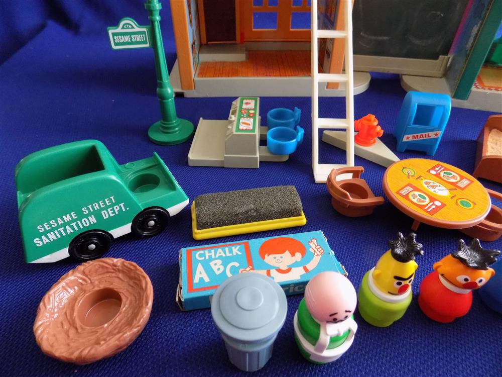 Fisher Price Play Family Sesame Street #938 Complete Mint in Box picture 3359
