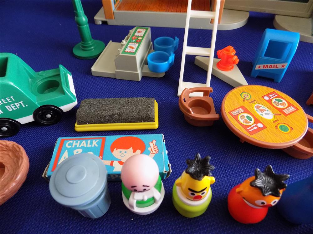 Fisher Price Play Family Sesame Street #938 Complete Mint in Box picture 3361