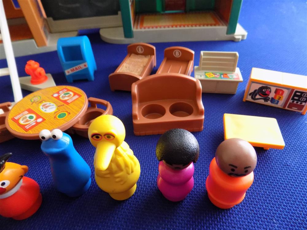 Fisher Price Play Family Sesame Street #938 Complete Mint in Box picture 3362