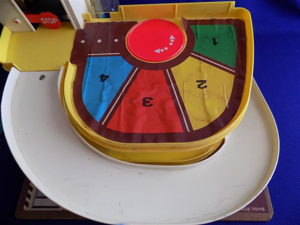 Fisher Price Little People Park Ramp Service Center Garage #930 picture 4445