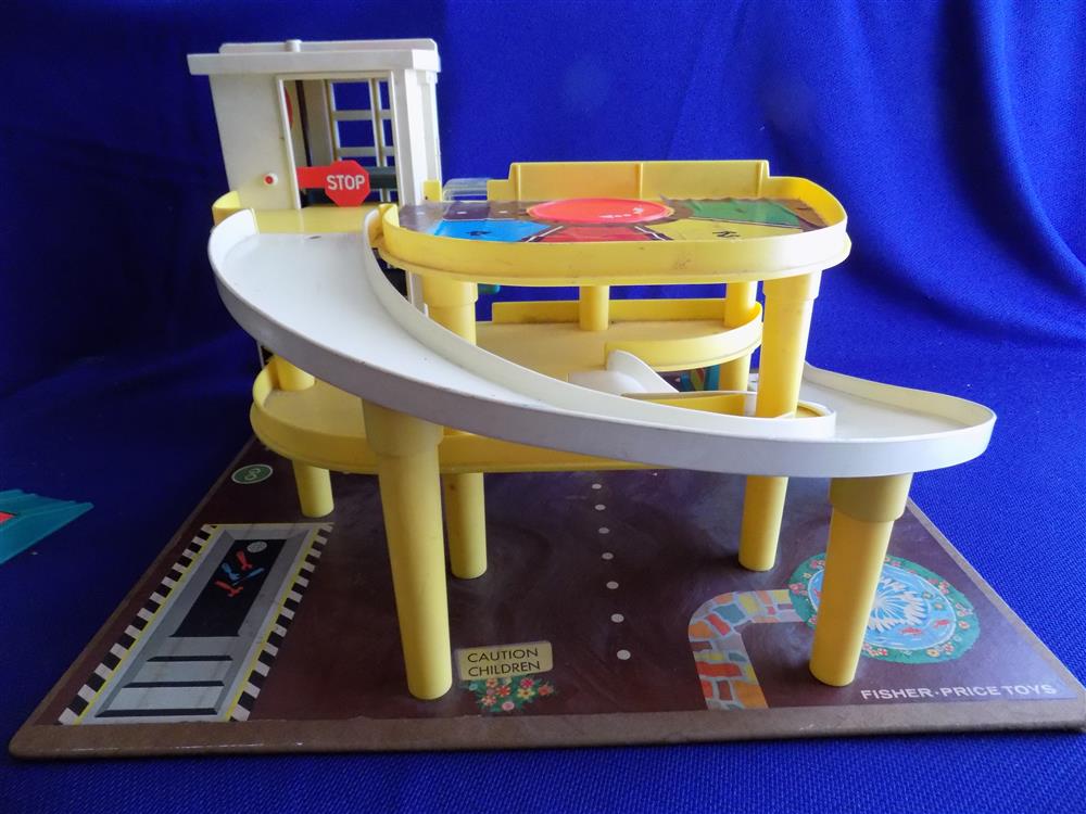 Fisher Price Little People Park Ramp Service Center Garage #930 picture 4447