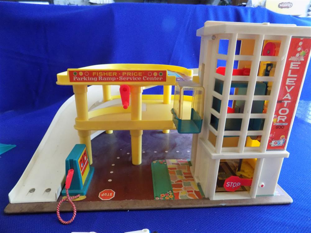 Fisher Price Little People Park Ramp Service Center Garage #930 picture 4449