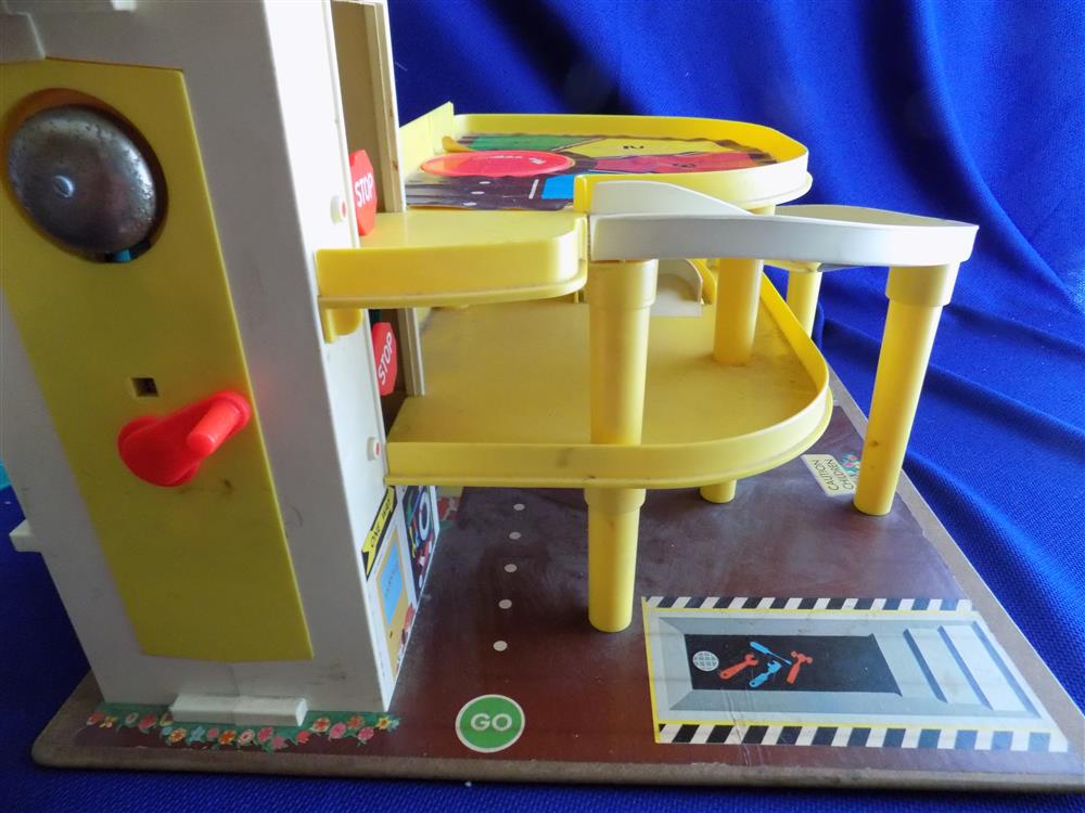 Fisher Price Little People Park Ramp Service Center Garage #930 picture 4450