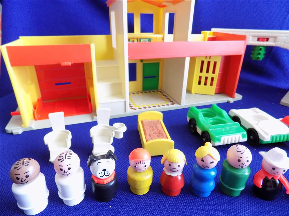 Fisher Price Little People Play Family Village #997 Mint in Box picture 4351