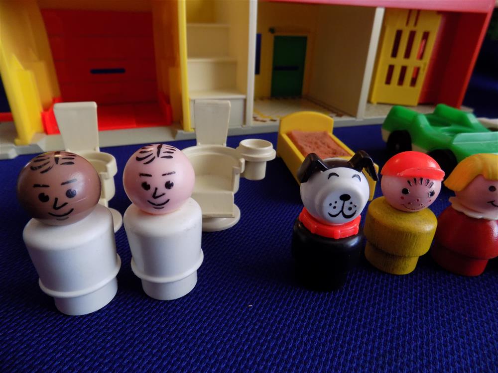 Fisher Price Little People Play Family Village #997 Mint in Box picture 4354