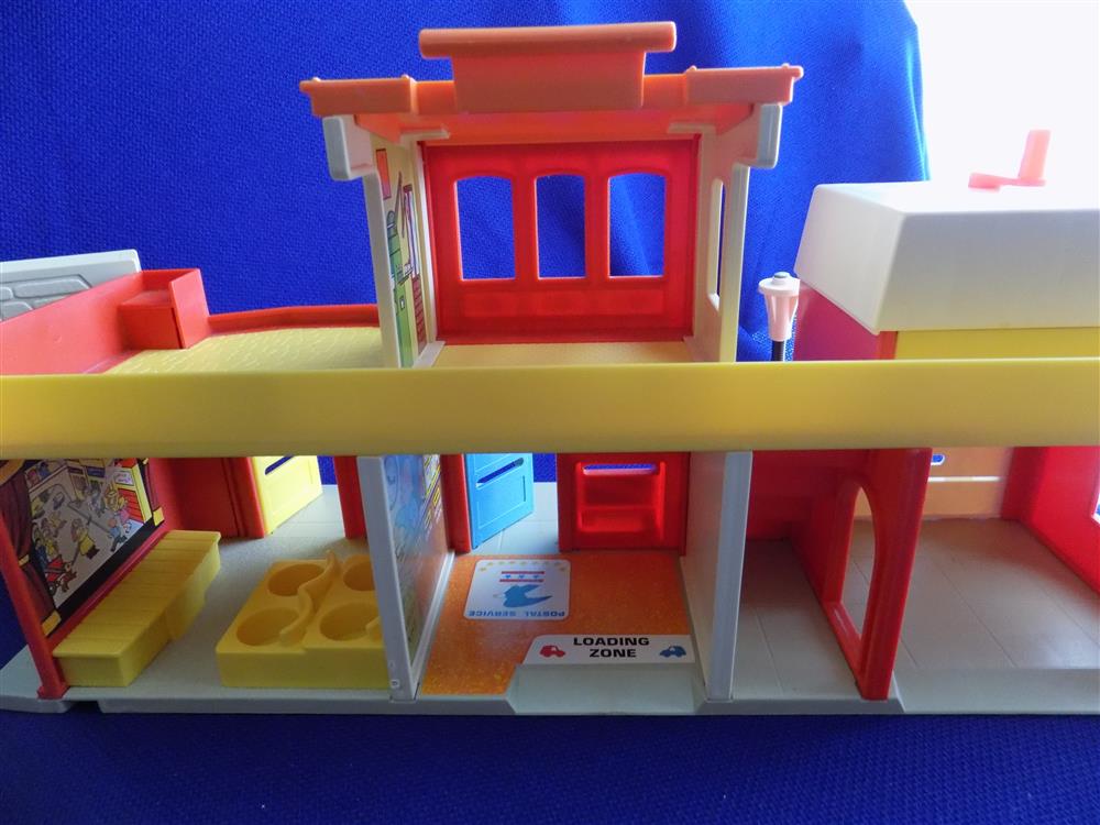Fisher Price Little People Play Family Village #997 Mint in Box picture 4356