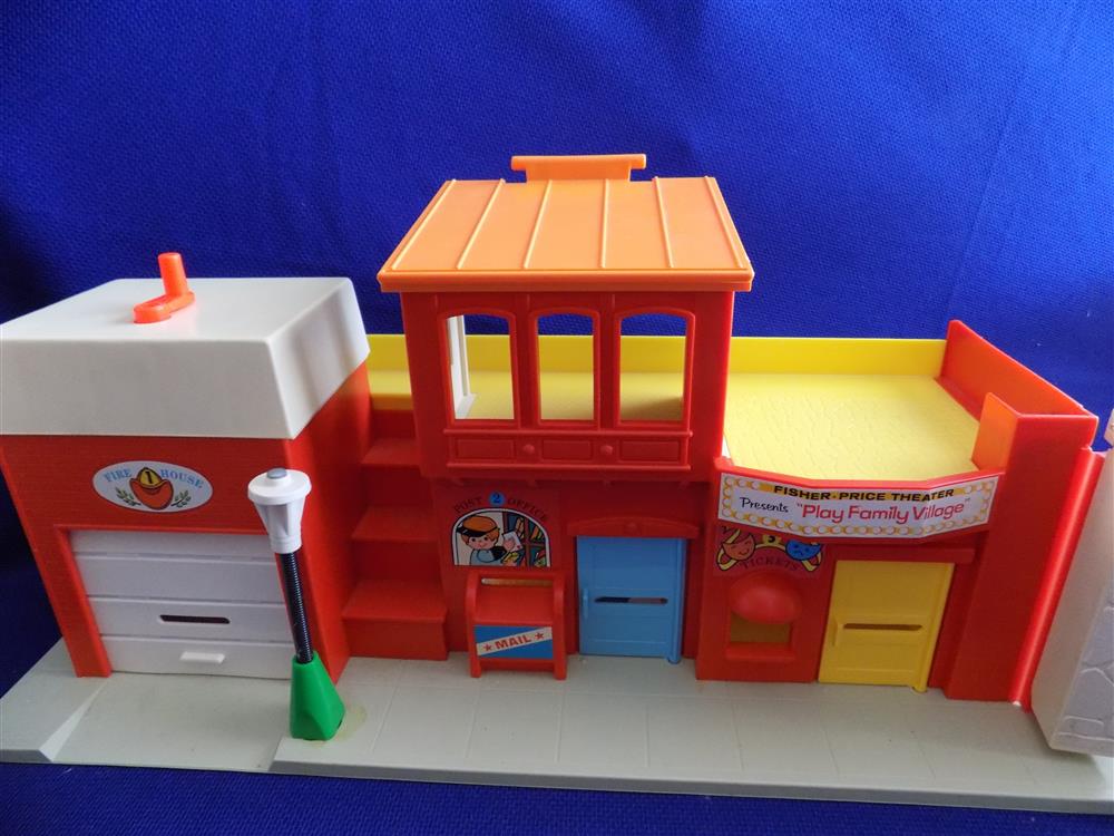 Fisher Price Little People Play Family Village #997 Mint in Box picture 4357