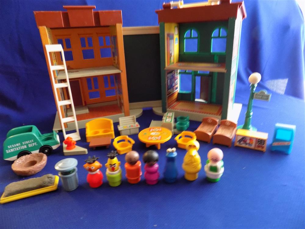 Fisher Price Little People Play Family Sesame Street #938 Complete with eraser picture 4335