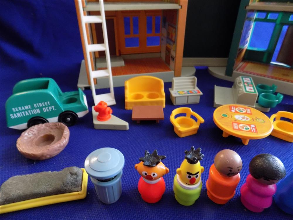Fisher Price Little People Play Family Sesame Street #938 Complete with eraser picture 4338