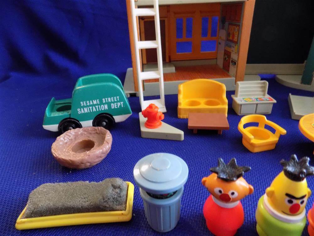 Fisher Price Little People Play Family Sesame Street #938 Complete with eraser picture 4340