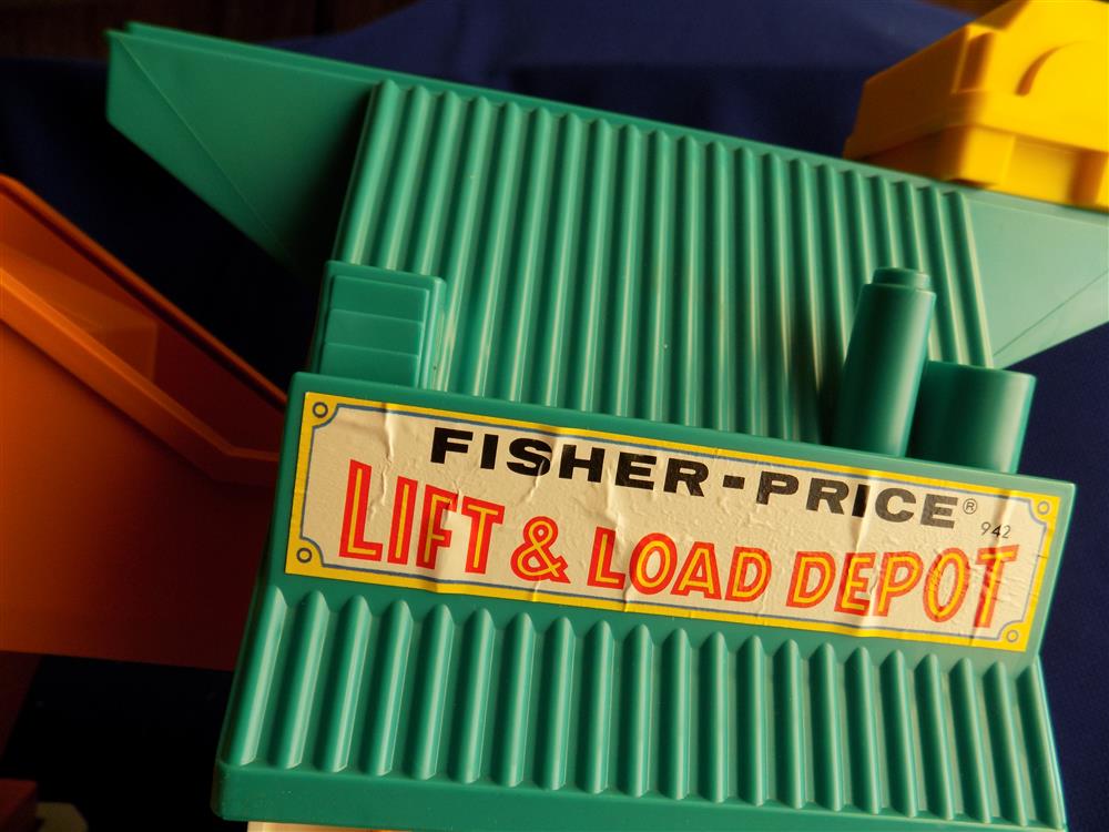 Fisher Price Little People Lift and Load Depot #942 picture 3196