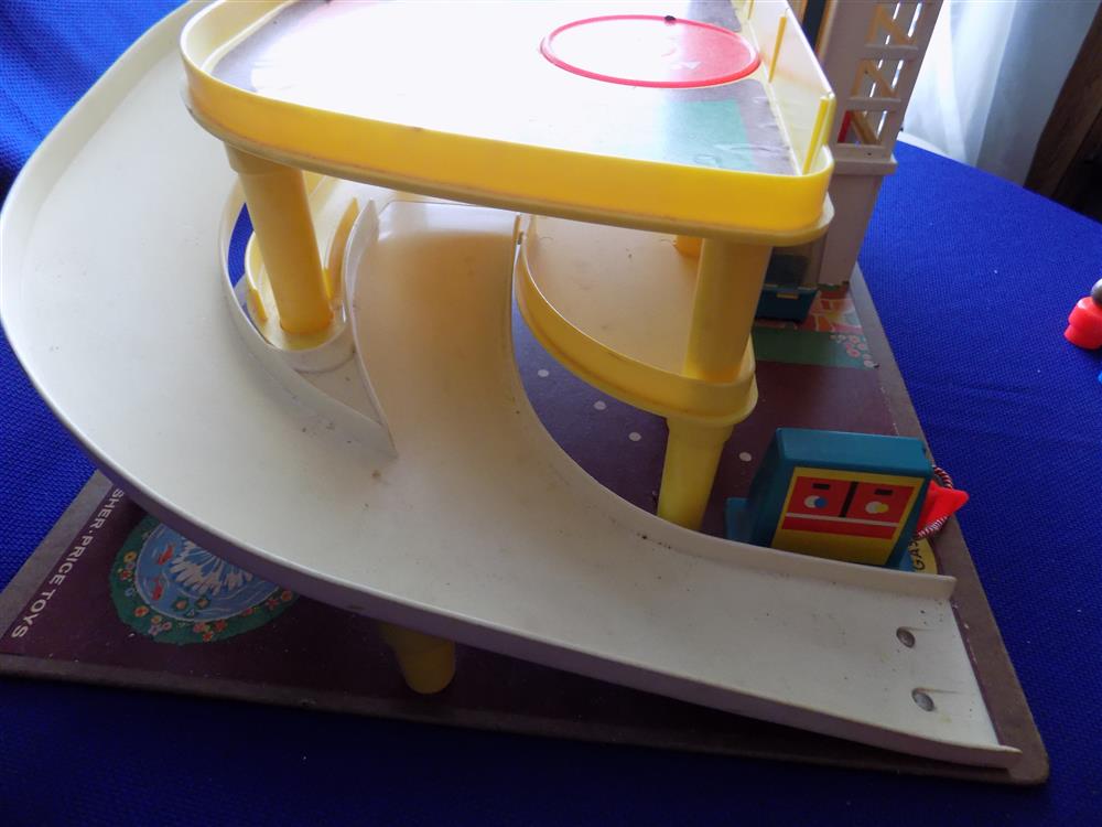 Fisher Price Little People Service Center Garage #930 Vintage picture 4462