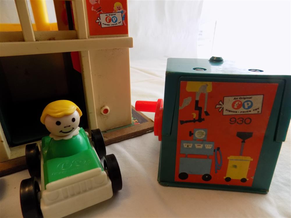 Fisher Price Little People Service Center Garage #930 Complete picture 5455