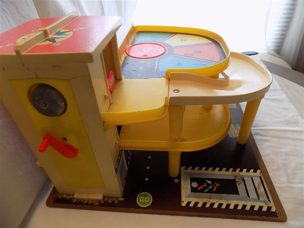 Fisher Price Little People Service Center Garage #930 Complete picture 5461