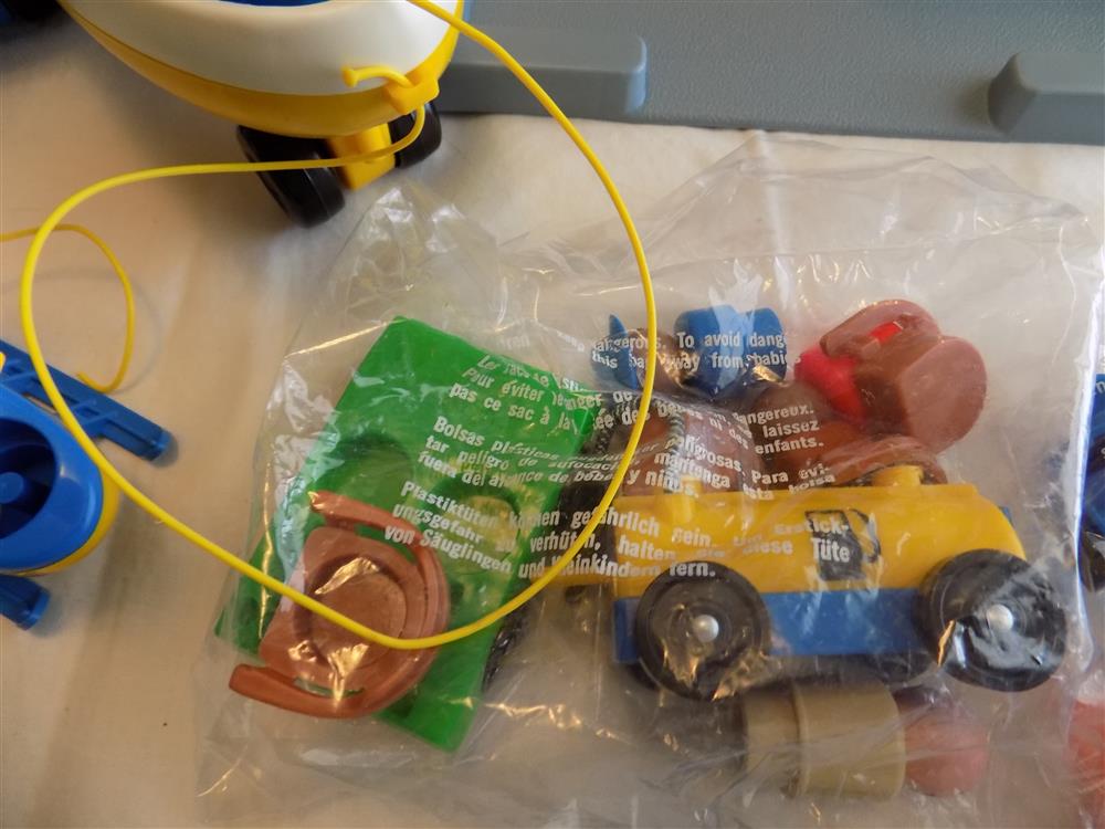 Fisher Price Little People Play Family Jetport Airport #933 Mint in Box picture 6587