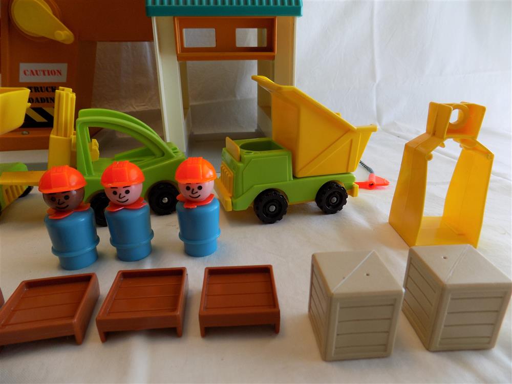 Fisher Price Lift and Load Depot Little People Set #942 picture 6654